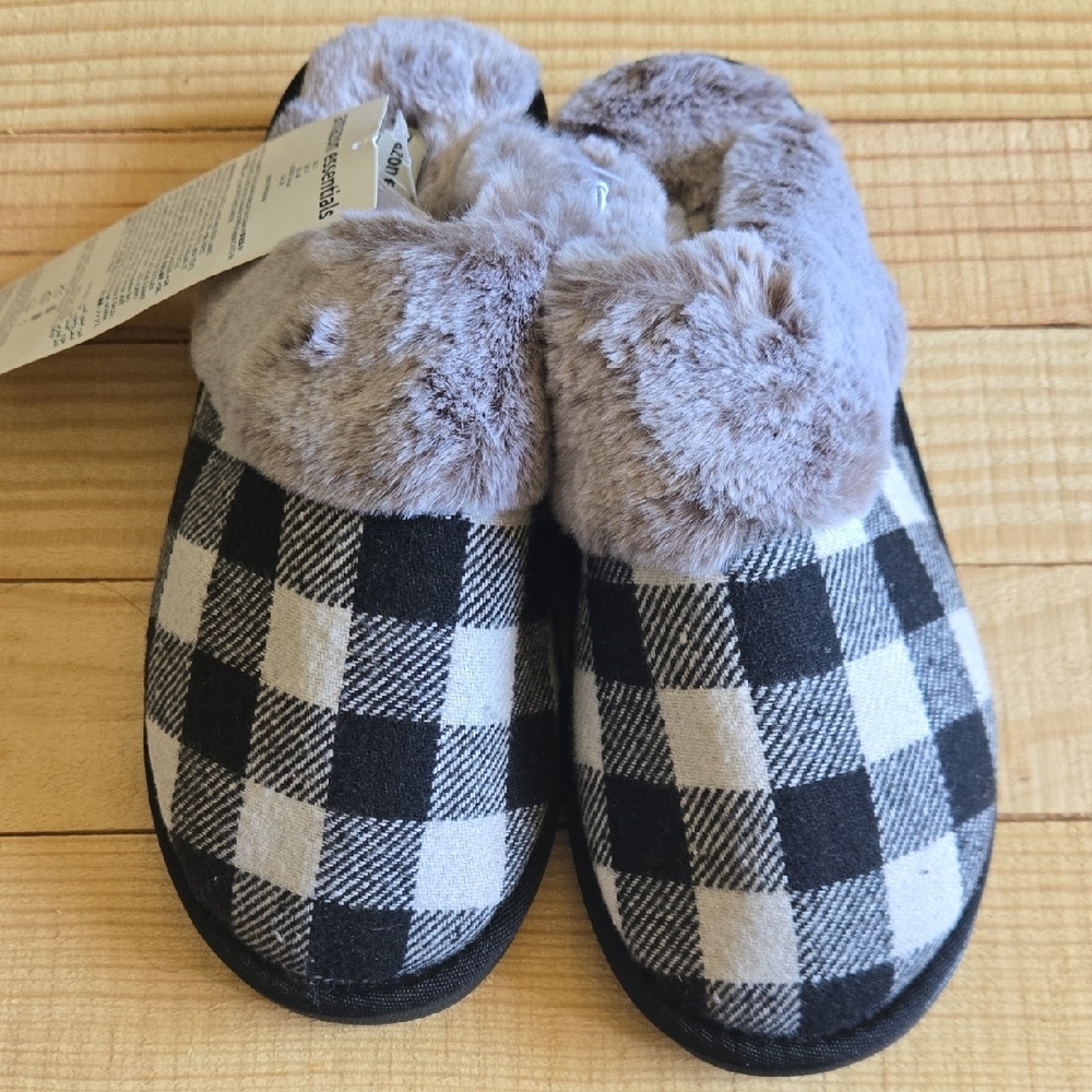 NWT Amazon Essentials Plaid Faux Fur Slippers